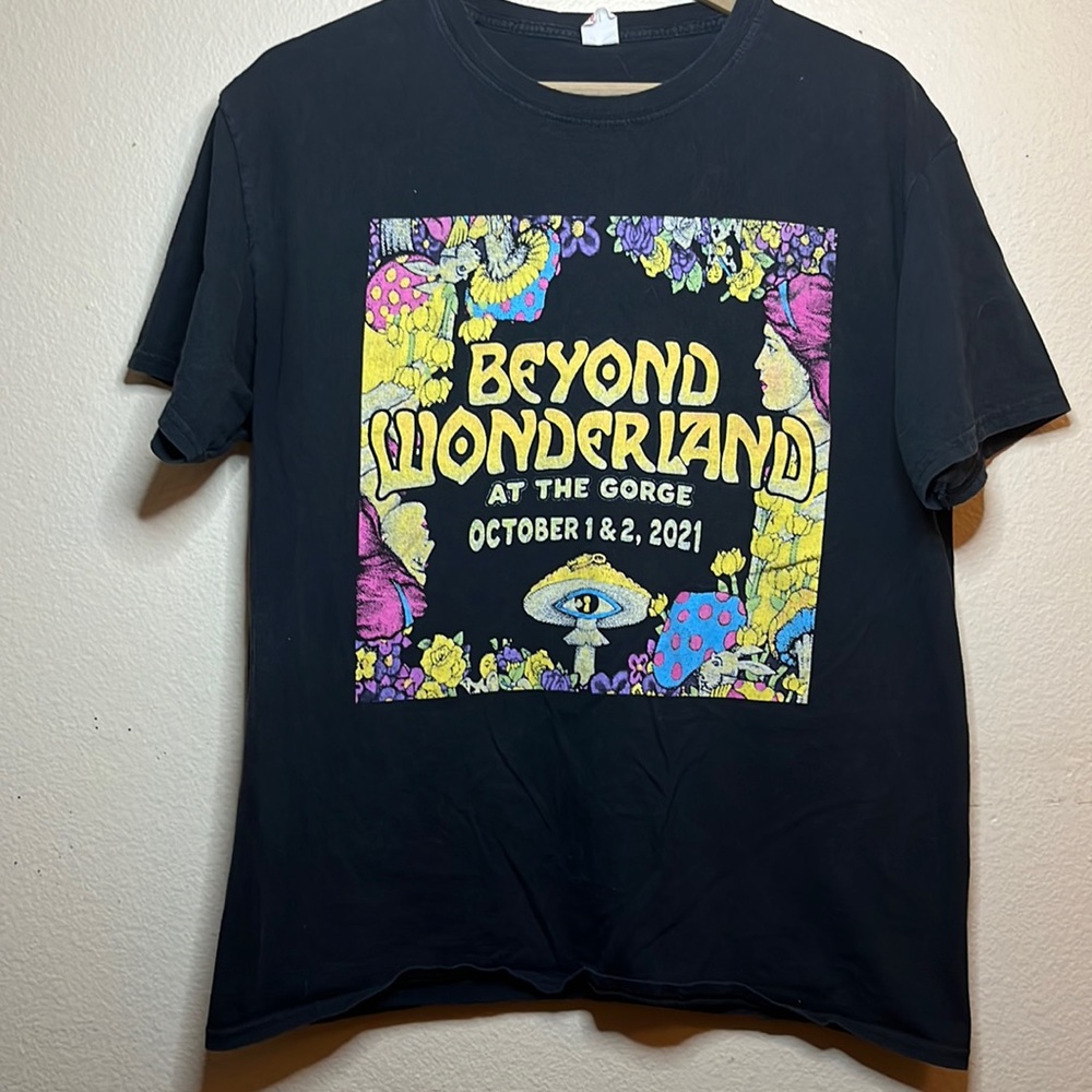 Beyond wonderland T-shirt